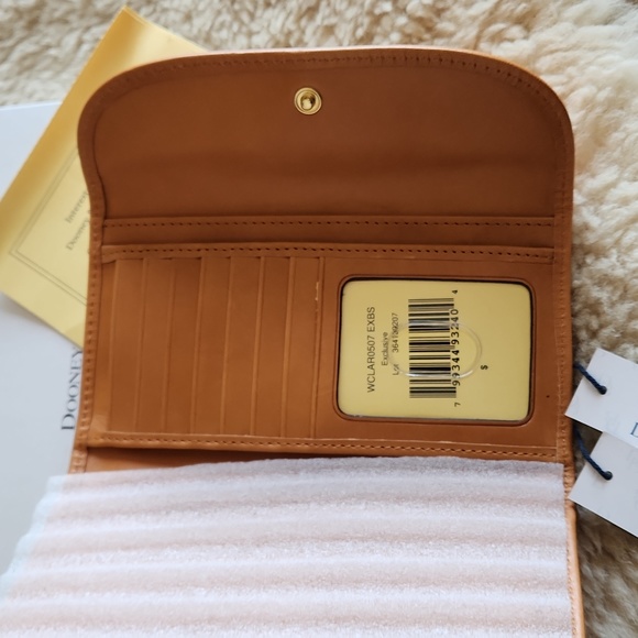 NWT IOB Dooney & Bourke Peach Leather Tri-Fold Flap Long Wallet 🧡🍑 - Picture 7 of 16